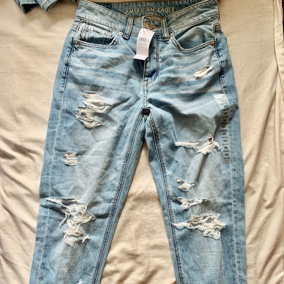 NWT American Eagle Ripped Boyfriend/Tomgirl Jeans - Picture 3 of 5